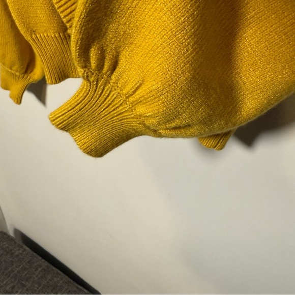 dRA Los Angeles Yellow Ruffled Sweater, Size S - Picture 6 of 10